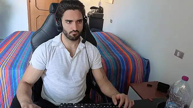 Al3xox02 online show from 16, 4, 2026