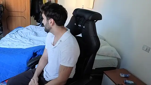 Al3xox02 online show from 4, 4, 2026