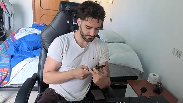 Al3xox02 online show from 14, 4, 2026