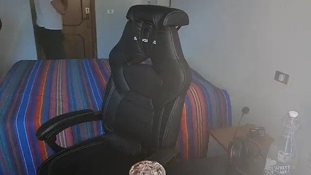 Al3xox02 online show from 13, 4, 2026