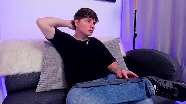 Leoo Miller online show from 3, 12, 2025