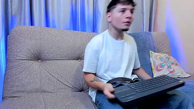 Leoo Miller online show from 28, 2, 2026