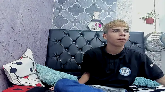 sexyboys cutex18 online show from 31, 3, 2026