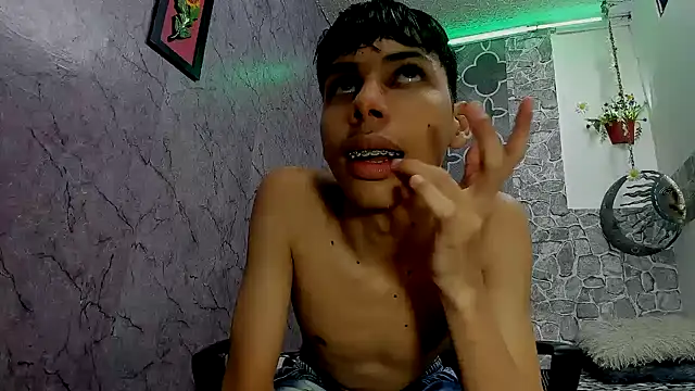 sexyboys cutex18 online show from 12, 2, 2026