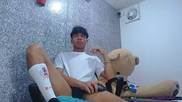 sexyboys cutex18 online show from 10, 4, 2026