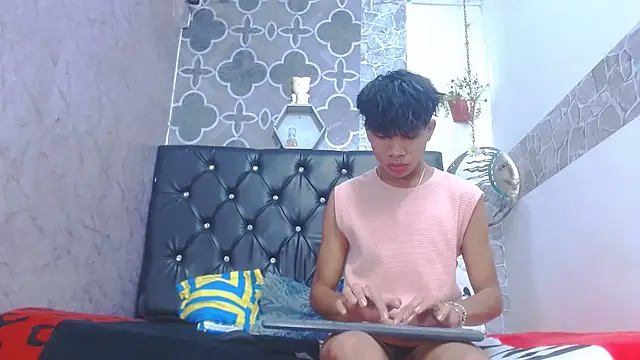 sexyboys cutex18 online show from 14, 4, 2026