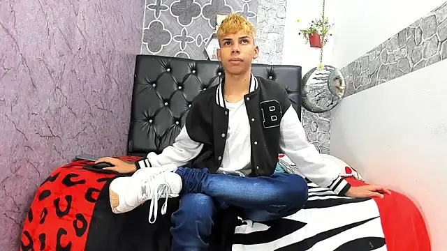 sexyboys cutex18 online show from 28, 3, 2026