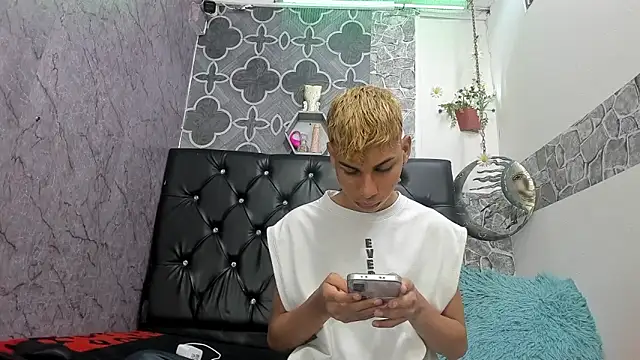 sexyboys cutex18 online show from 26, 3, 2026