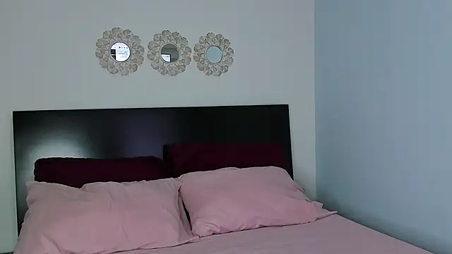 Stefany Bam online show from 4, 11, 2025