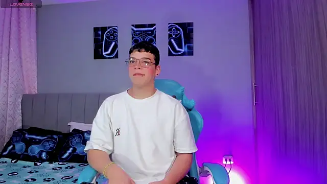 alex boyy online show from 2, 12, 2025