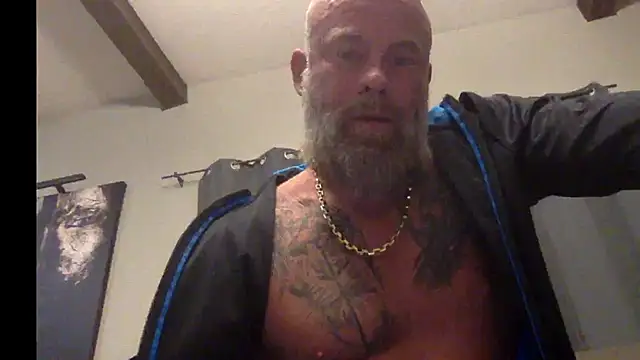 Snapshot of Muscledick40 chatting on 14, 10, 2025 Muscledick40 online show from 14, 10, 2025