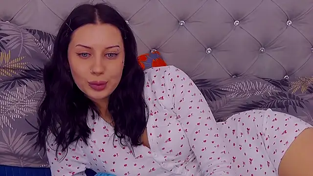 MaeAnna online show from 30, 10, 2025