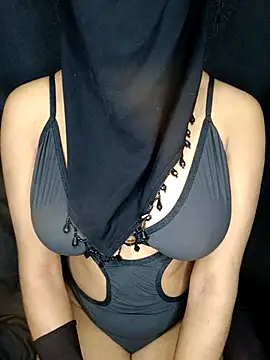 Snapshot of Priya_74 chatting on 24, 10, 2025 Priya 74 online show from 24, 10, 2025