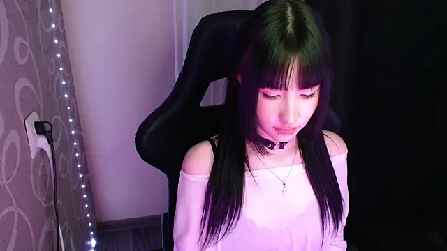 NaemiiBlush online show from 17, 12, 2025