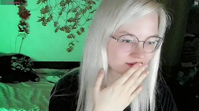 HoneyDazzle online show from 7, 11, 2025