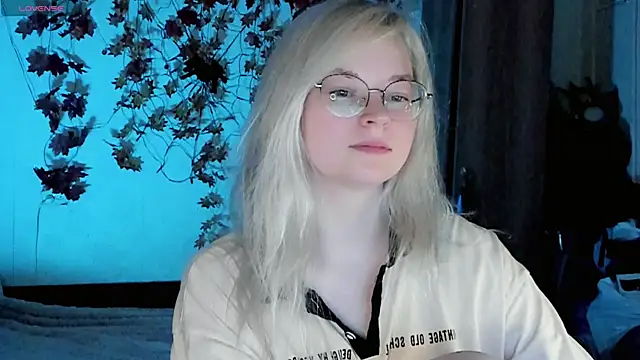 HoneyDazzle online show from 1, 11, 2025