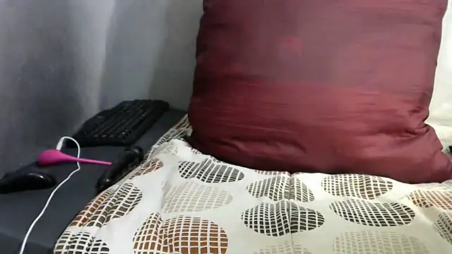 WildnWetMilfX36 online show from 25, 3, 2026