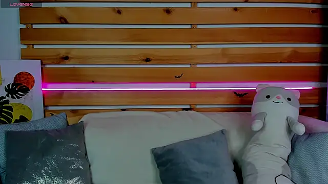 Olivia Grantt online show from 30, 11, 2025