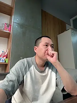 yichengm online show from 7, 10, 2025