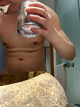 yichengm online show from 20, 11, 2025