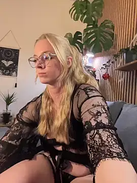 Snapshot of LinaLeana chatting on 1, 3, 2026 LinaLeana online show from 1, 3, 2026