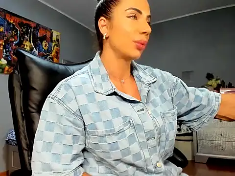 Alesyamuscledollxh online show from 24, 9, 2025