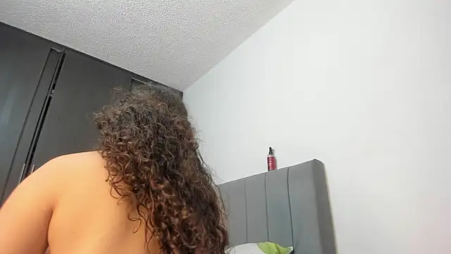 Snapshot of emy_collyns chatting on 24, 2, 2026 emy collyns online show from 24, 2, 2026