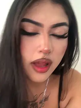 hollycute   online show from 20, 10, 2025