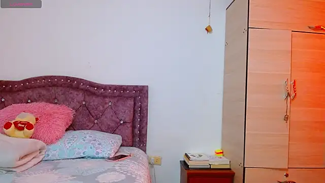 Hanssel tess online show from 25, 10, 2025