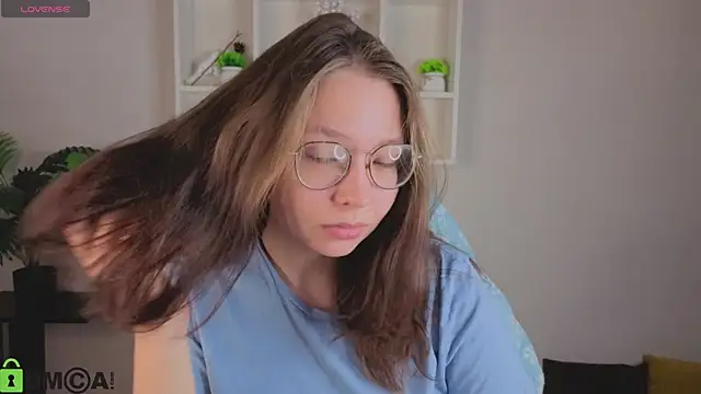 Nuura Moore online show from 7, 1, 2026