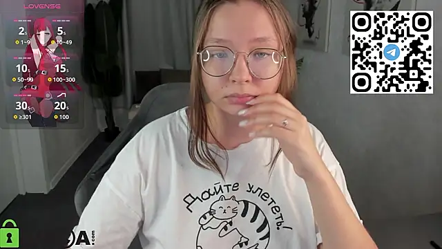 Nuura Moore online show from 3, 2, 2026