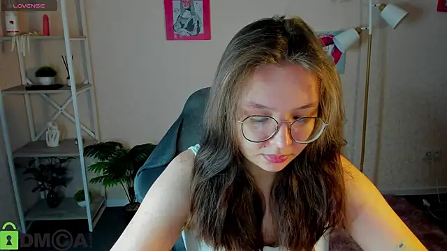 Nuura Moore online show from 12, 2, 2026