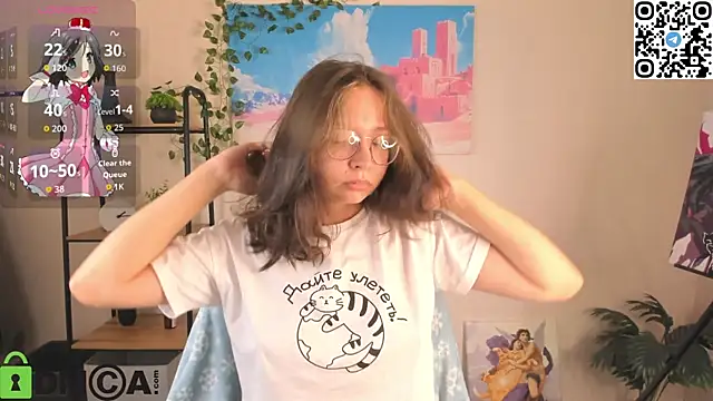 Nuura Moore online show from 30, 10, 2025