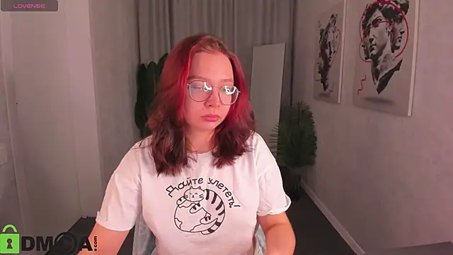 Nuura Moore online show from 18, 2, 2026