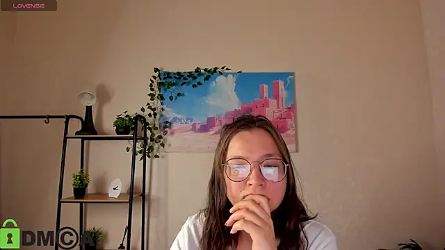 Nuura Moore online show from 23, 10, 2025