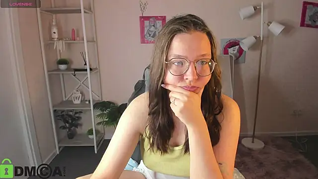 Nuura Moore online show from 7, 2, 2026