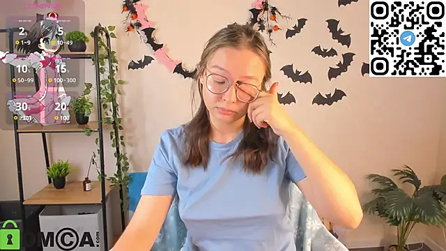 Nuura Moore online show from 4, 11, 2025