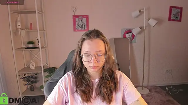 Nuura Moore online show from 13, 2, 2026