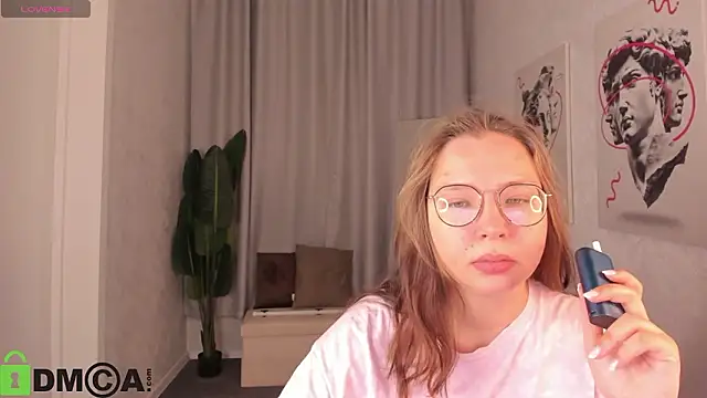 Nuura Moore online show from 14, 2, 2026