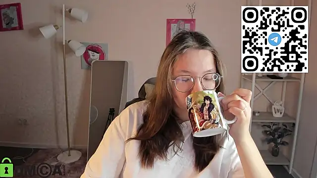 Nuura Moore online show from 5, 2, 2026