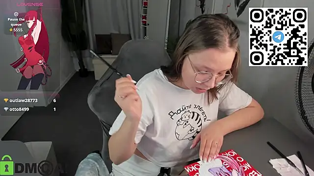 Nuura Moore online show from 3, 2, 2026