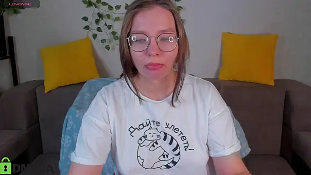 Nuura Moore online show from 17, 12, 2025