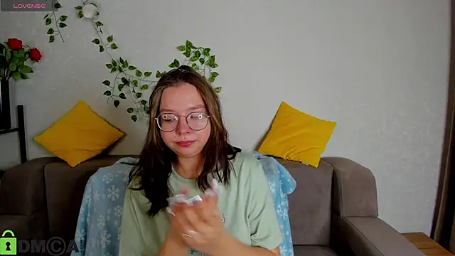 Nuura Moore online show from 5, 12, 2025