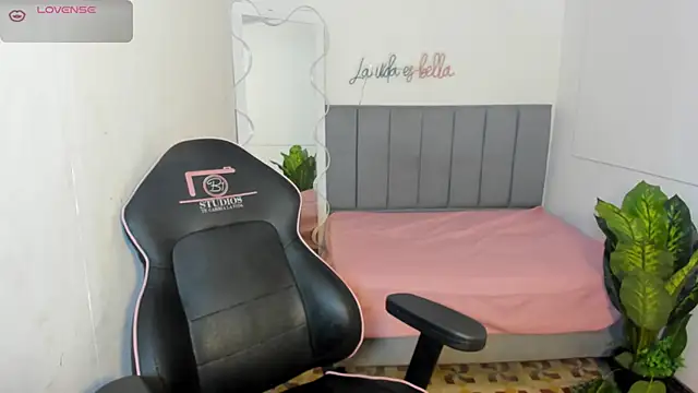 THIANA TAY online show from 24, 10, 2025