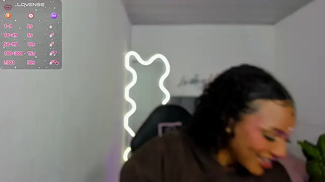 THIANA TAY online show from 23, 10, 2025