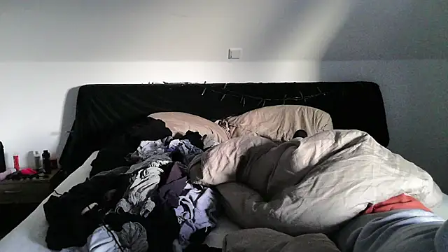 JulX Devot online show from 6, 11, 2025