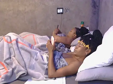 Snapshot of petite_queenx chatting on 28, 10, 2025 petite queenx online show from 28, 10, 2025