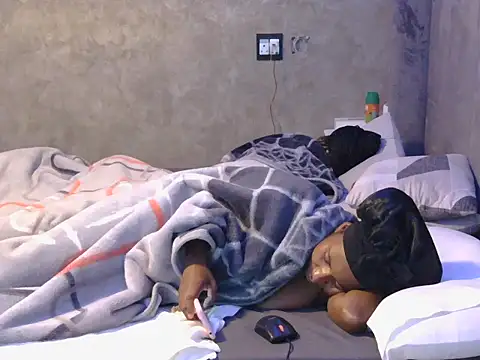 Snapshot of petite_queenx chatting on 30, 10, 2025 petite queenx online show from 30, 10, 2025