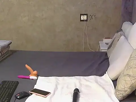 Snapshot of petite_queenx chatting on 14, 11, 2025 petite queenx online show from 14, 11, 2025