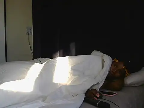 Snapshot of petite_queenx chatting on 9, 10, 2025 petite queenx online show from 9, 10, 2025